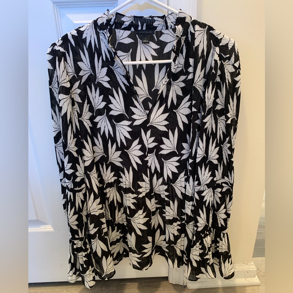 New without tags beautiful top size S by Ann Taylor